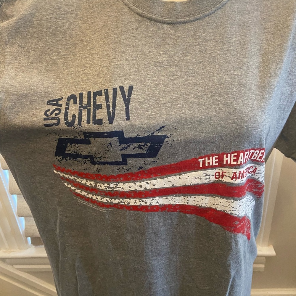 Chevy Chevrolet XL Graphic T Shirt Heartbeat of America Truck Car Pickup Garage - Picture 2 of 4